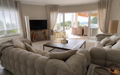 Фантастическая вилла с панорамным видом на море..